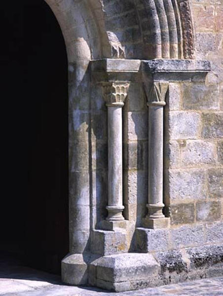 Façade, portail, embrasure droite