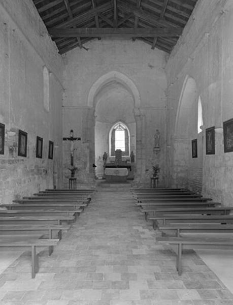 Intérieur vu vers le choeur