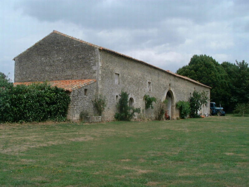 Communs à l'ouest, élévations est et sud