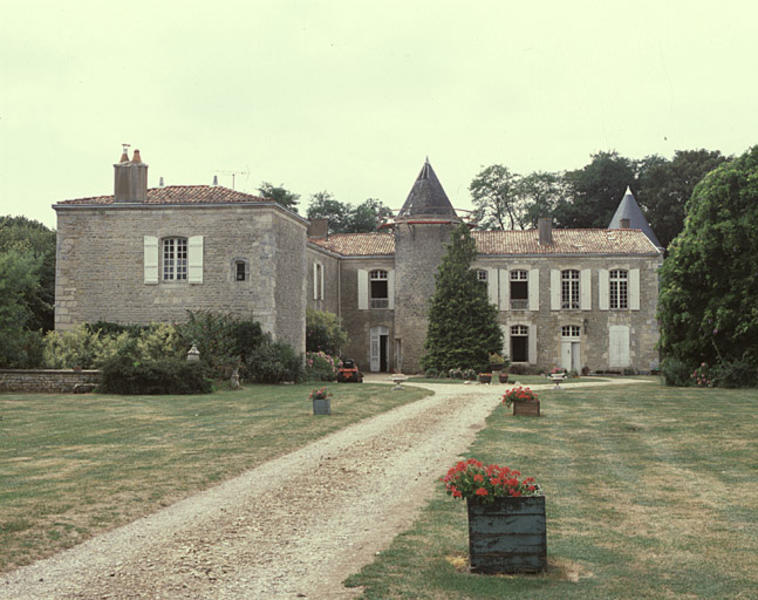 Logis, vue d'ensemble depuis le nord