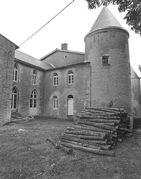 Corps de bâtiment entre le corps principal et la chapelle vus depuis le sud-ouest
