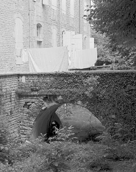 Aile est, élévation postérieure est et fossé