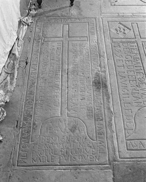 Chapelle, dalle funéraire de René Escola, décédé le 8 aoust 1666