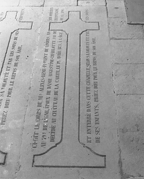 Chapelle, dalle funéraire d'Alexis-René-Florent de Liniers, décédé le 18 avril 1875