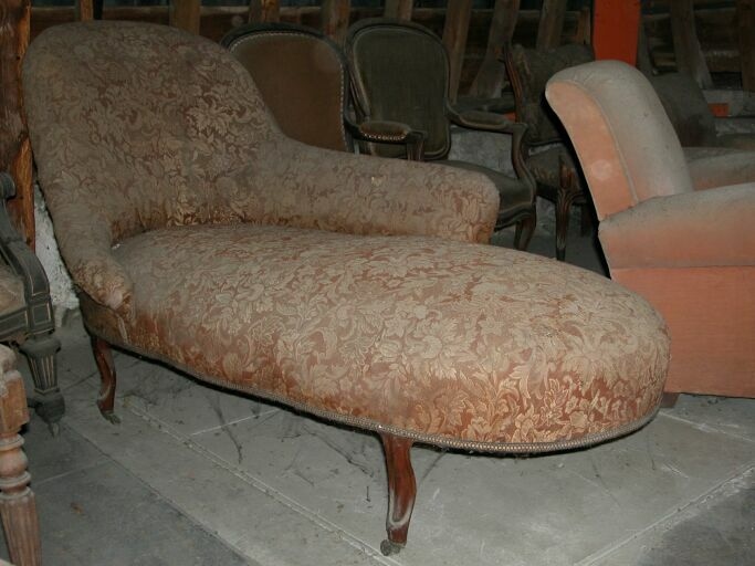 Chaise longue à accotoir prolongé