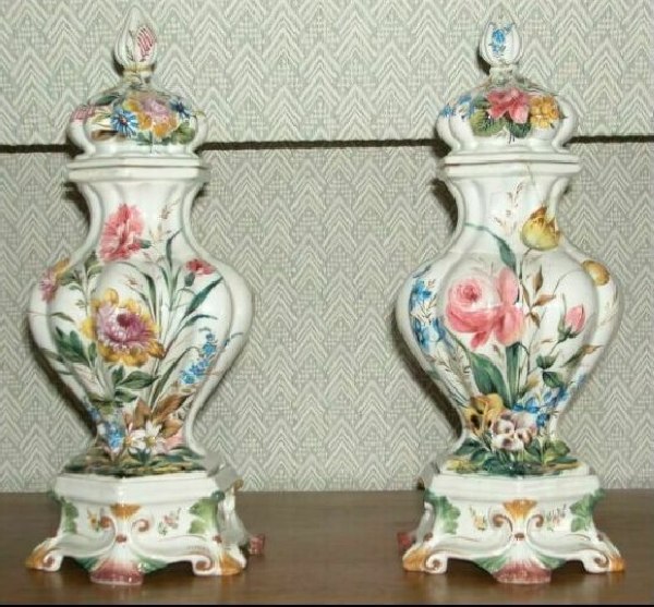 2 vases décoratifs