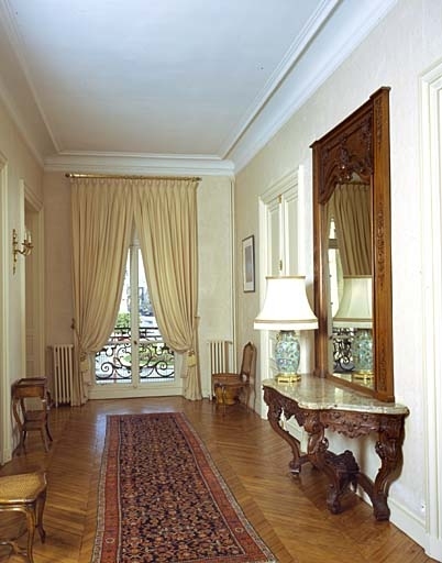 Hall, appartements privés, premier étage.