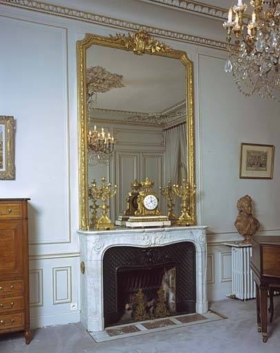 Cheminée et trumeau, salon de musique, appartements privés, premier étage.