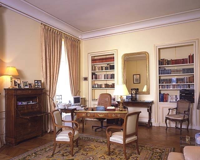 Bureau, appartements privés, premier étage.