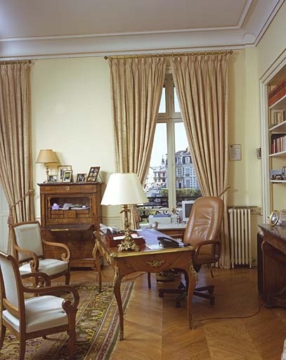 Bureau, appartements privés, premier étage.