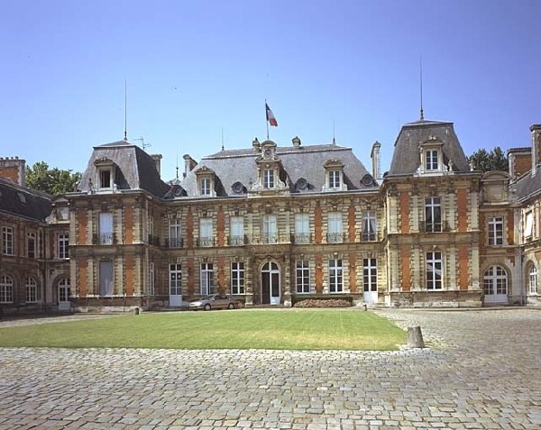 Vue générale, façade sur cour d'honneur.