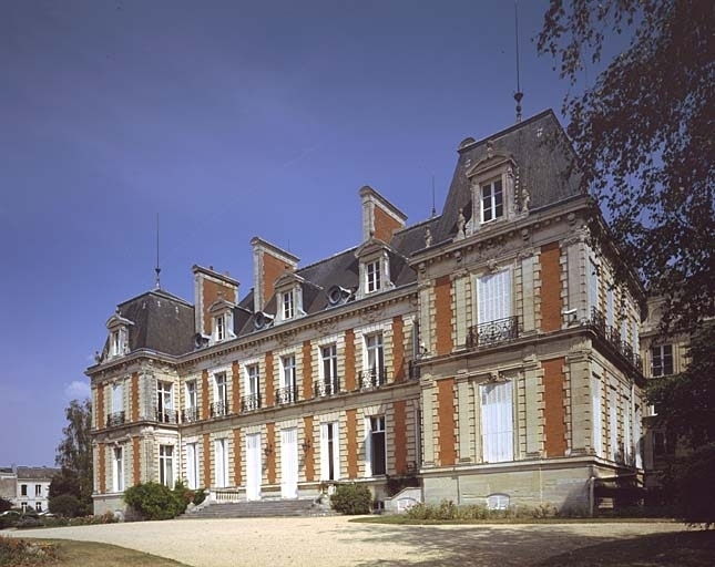 Vue générale, façade sur jardin.