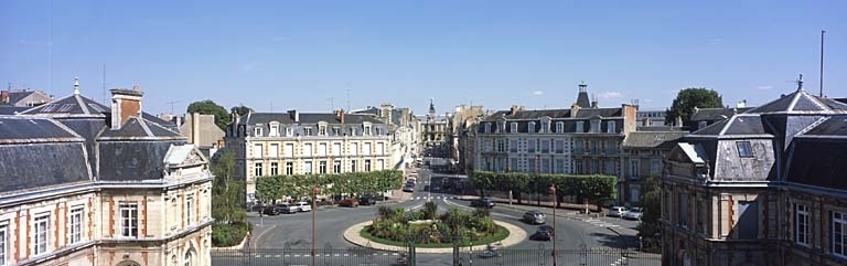 Vue panoramique, place Aristide-Briand.