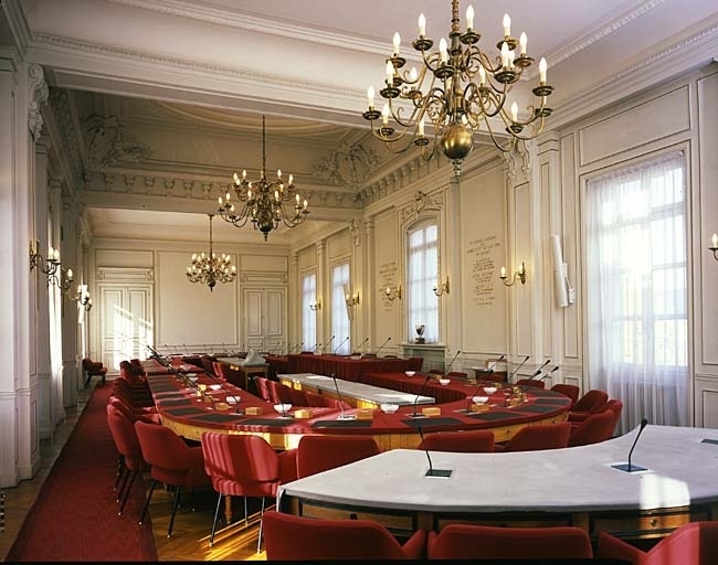 Salle des délibérations, aile du Conseil général.