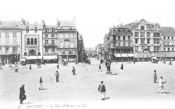 Vue de la préfecture, de la rue Impériale depuis la place de l'hôtel de ville, actuelle place du Maréchal-Leclerc.