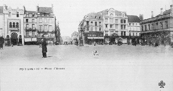 Vue de la préfecture depuis la place de l'hôtel de ville, actuelle place du Maréchal-Leclerc.