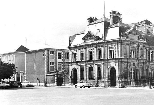 Détail, ancien bâtiment des archives et aile sud, avant 1963.