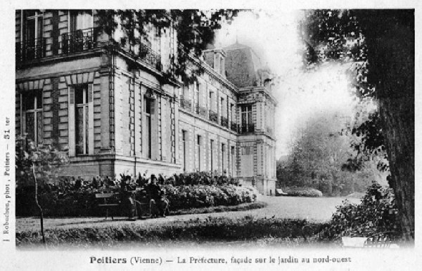 Vue générale, façade sur jardin.