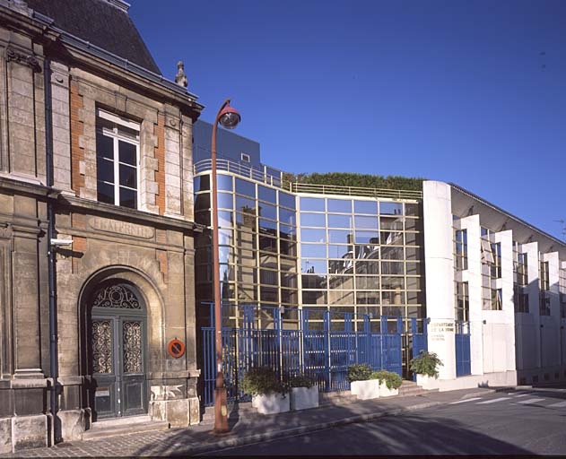 Vue générale, façade est.