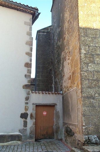 Vue extérieure, nef, élévation nord, contrefort.