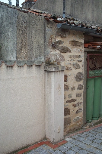 Emplacement possible d'un portail. Vestige ouest.
