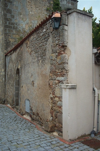 Emplacement possible d'un portail. Vestige est.
