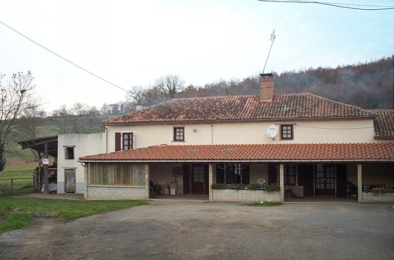 Façade sur cour du logement.