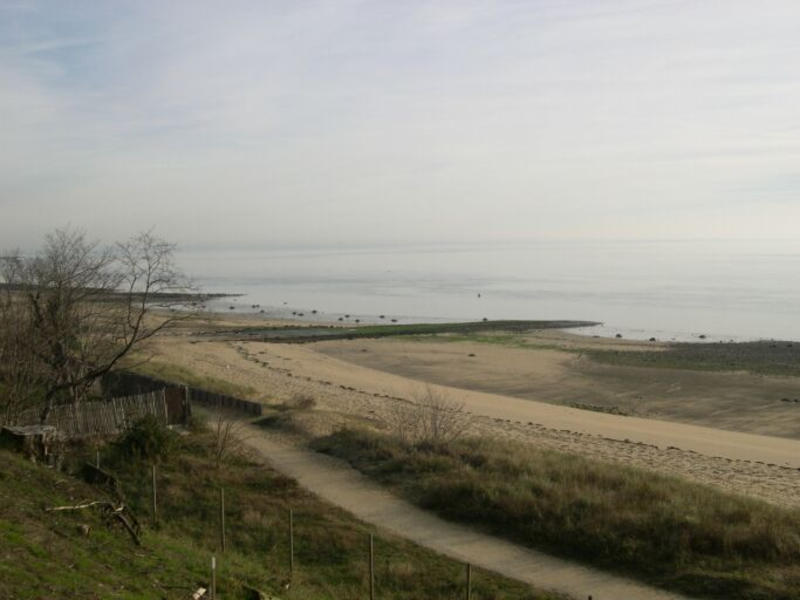 Rampes de débarquement au sud sur la plage