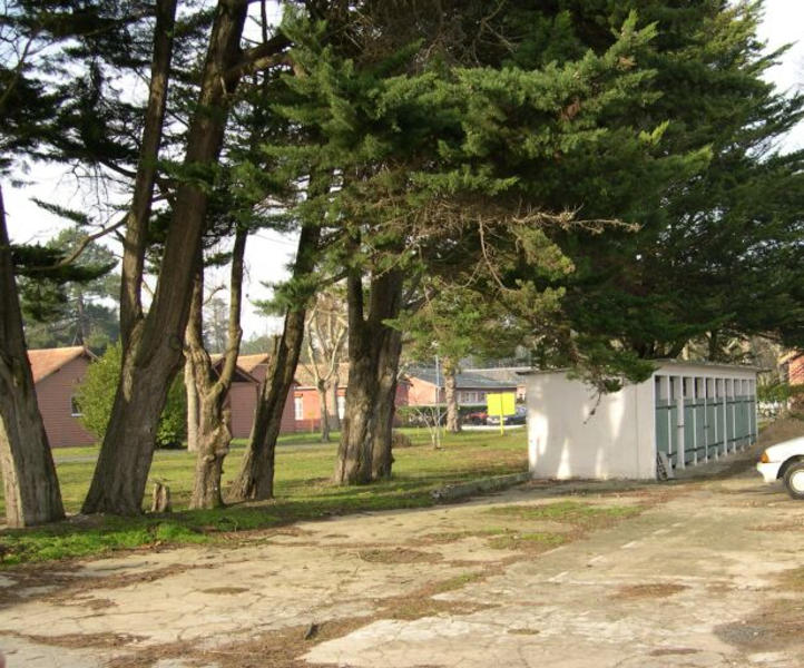 Remises à petites voitures (dans les années 1950, l'emplacement des hangars à hydravions était utilisé comme circuit)