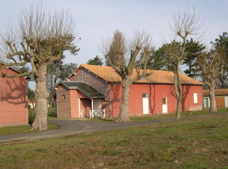 Salle de spectacle au sud-est, élévations ouest et sud