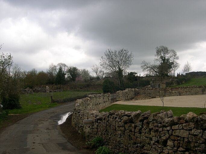 Muret en moellons à Verrines.