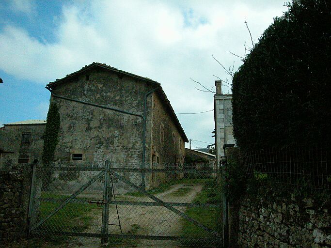 La grange à façade en gouttereau.