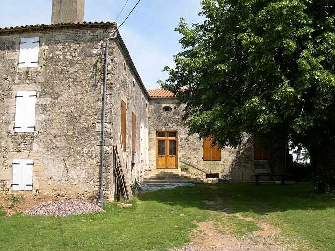 Logis, vue générale-ouest.