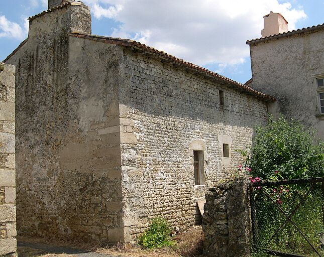 Elévation postérieure du logement situé à l'est et perpendiculaire au manoir.
