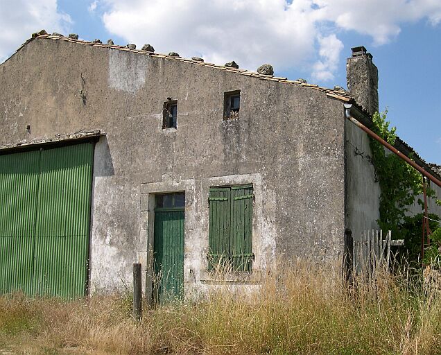 Le logement à façade en pignon au nord-est du manoir.