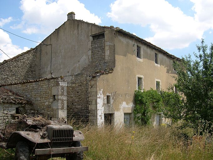 Le logement situé à l'est du manoir sur la parcelle 95.