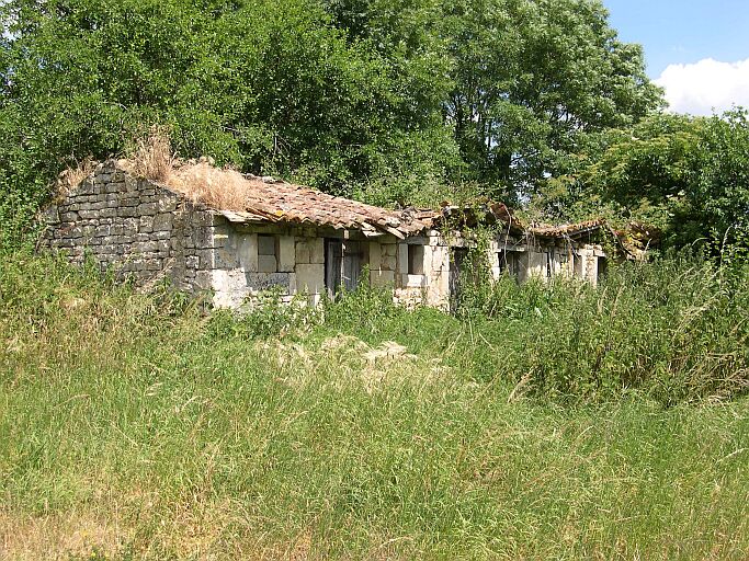 Dépendances ruinées.