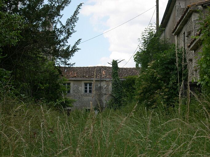 Le logement secondaire à droite.