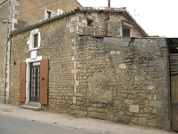 Les dépendances accolées à l'arrière