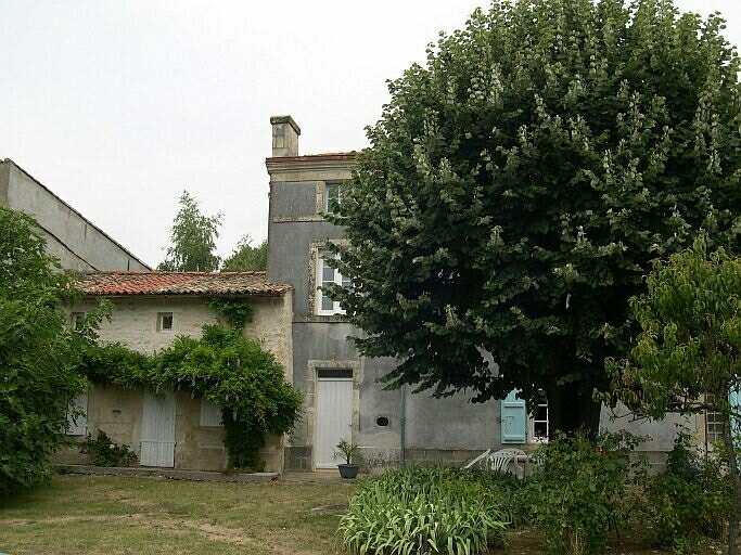 Les communs à gauche du logement