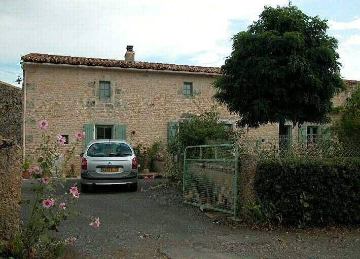 Le logement le plus à gauche, à une travée