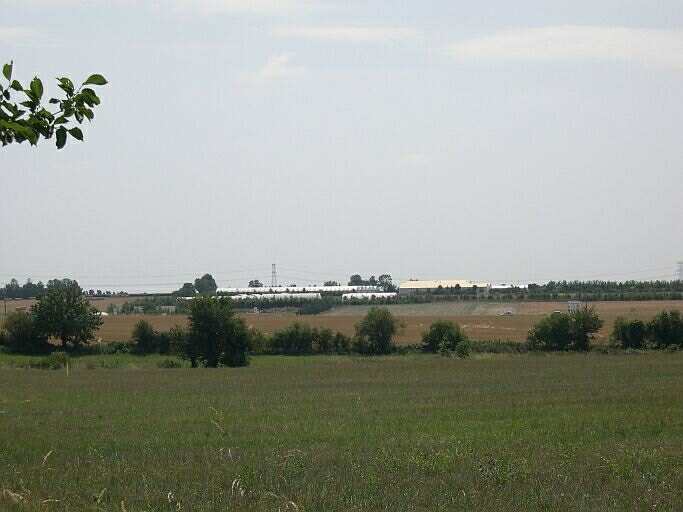 Les serres de l'Hortipôle, vue prise de Jadre;