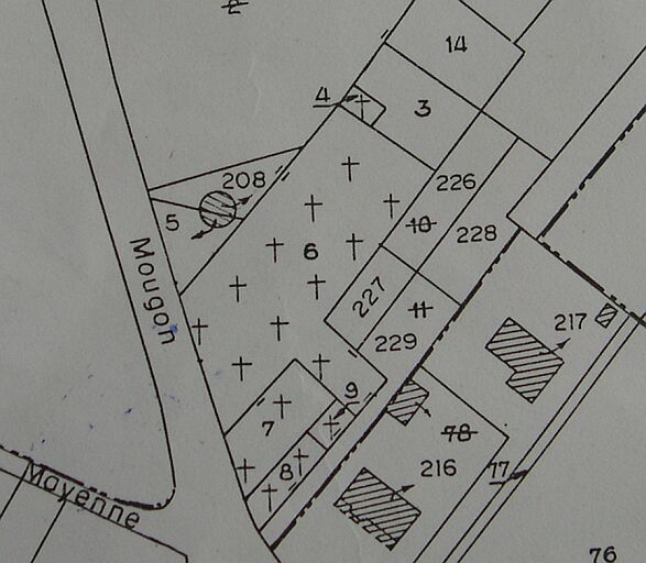 Plan cadastral. Le cimetière de Fressines occupe les parcelles 6, 8 et 9. La parcelle 7 est un cimetière privé.