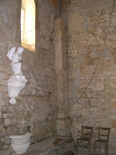 Pilastre, angle sud-ouest.