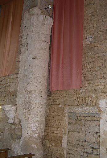 Demi-colonne, mur nord.