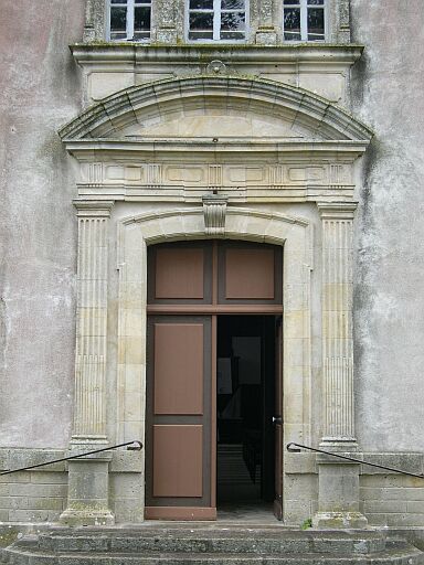 Façade occidentale, porte d'entrée.
