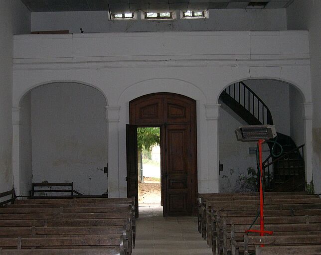 Vue vers la porte.