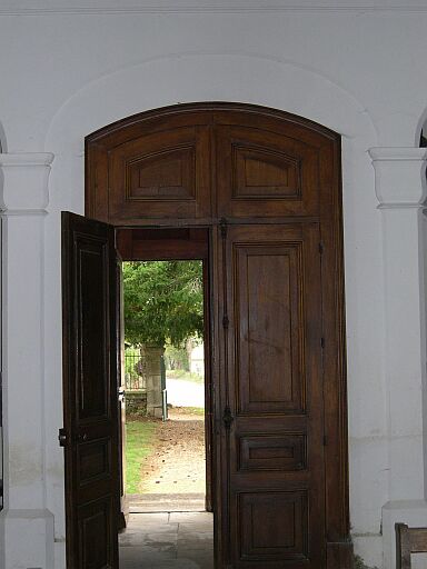 Porte d'entrée vue de l'intérieur.