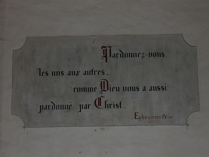 Vue d'un 3e inscription inscrite dans un mur de la nef.