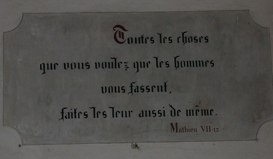 Vue d'une 4e inscription inscrite dans un mur de la nef.